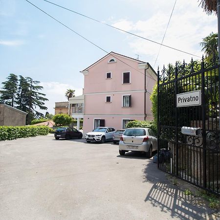Apartments Sonja Opatija Luaran gambar