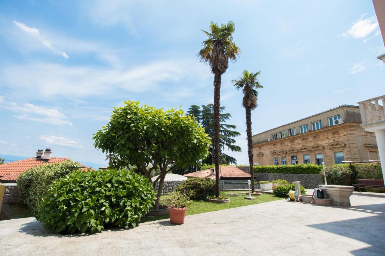 Apartments Sonja Opatija Luaran gambar