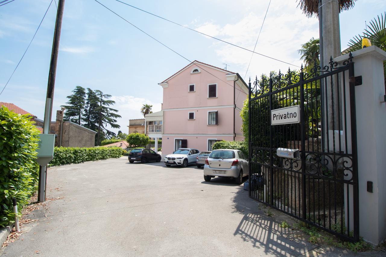 Apartments Sonja Opatija Luaran gambar